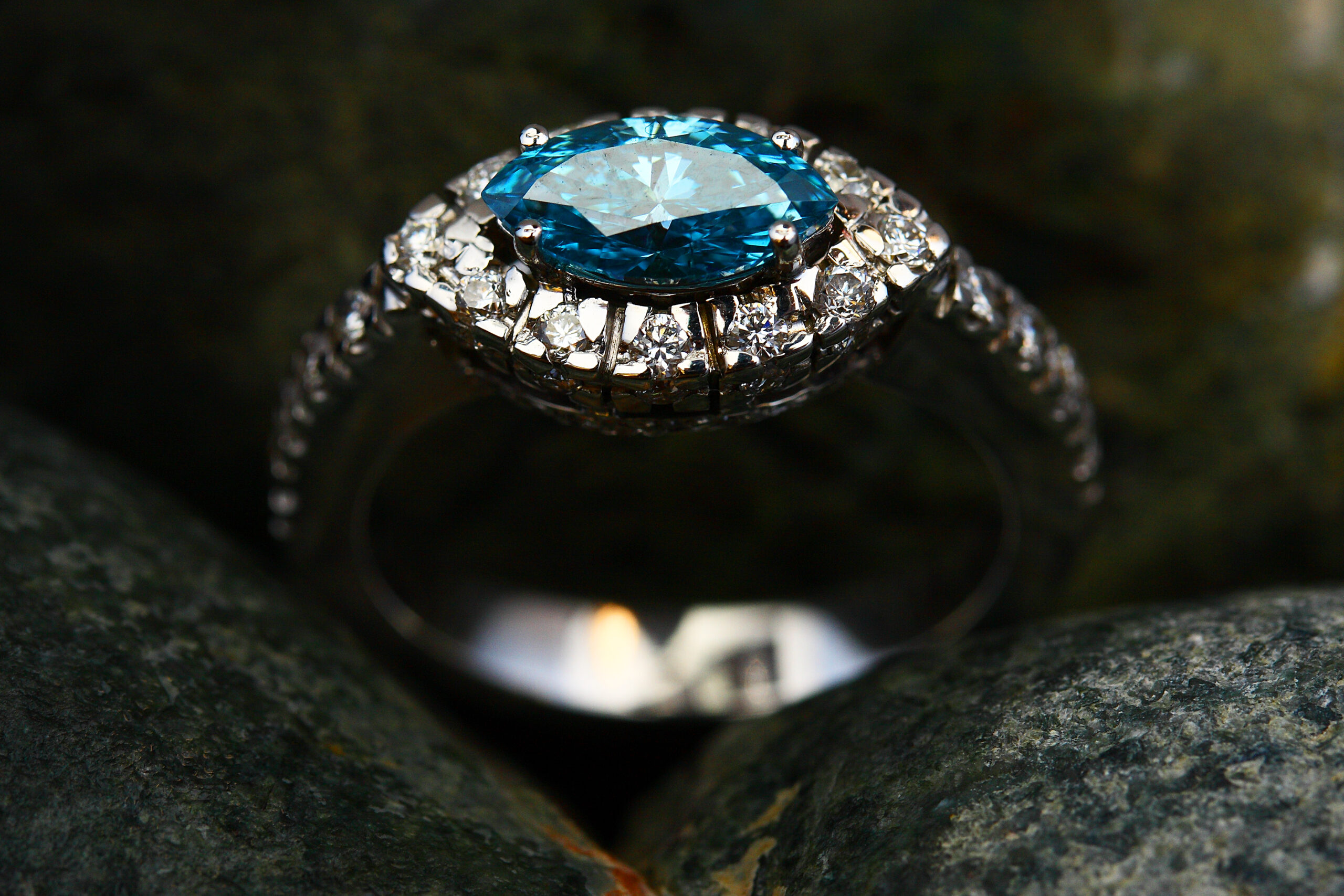 halo ring setting